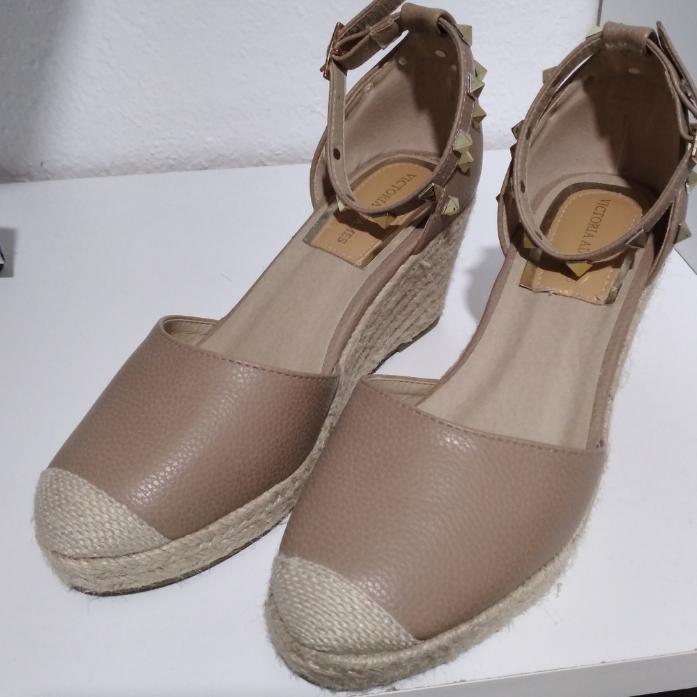 Shoes - Picture 3 of 6